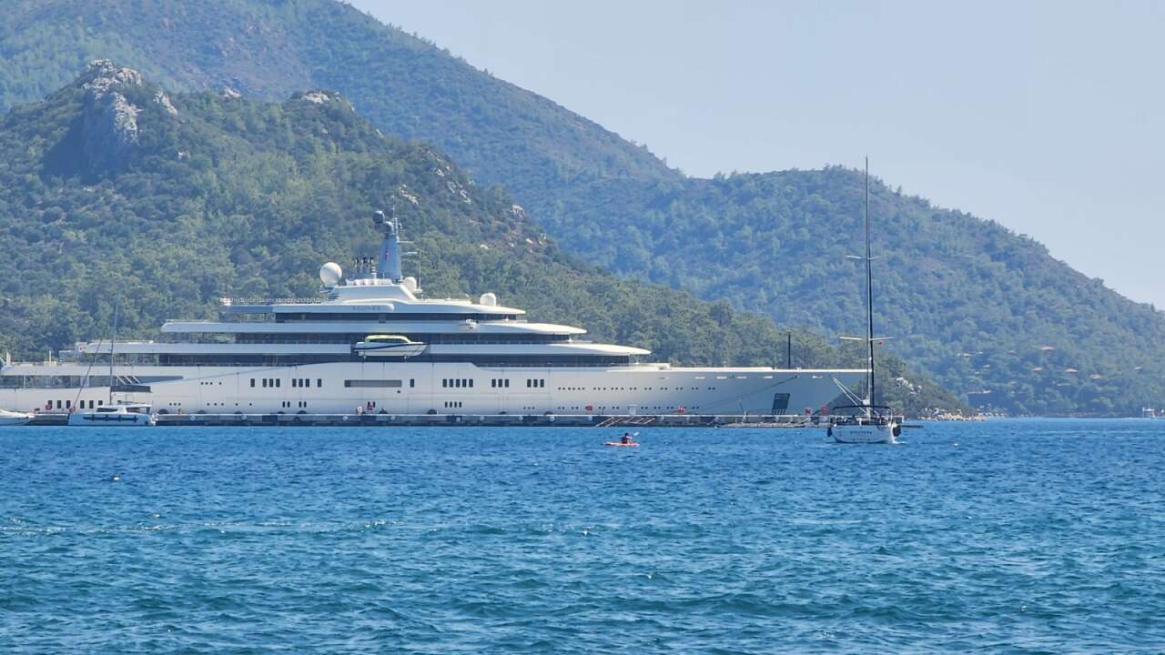 Bodrum Açıklarında Rus Milyarder Çıkarması! Putin ile İlişkilendirilen "Victoria" Yatı da Aynı Bölgede Görüldü 2